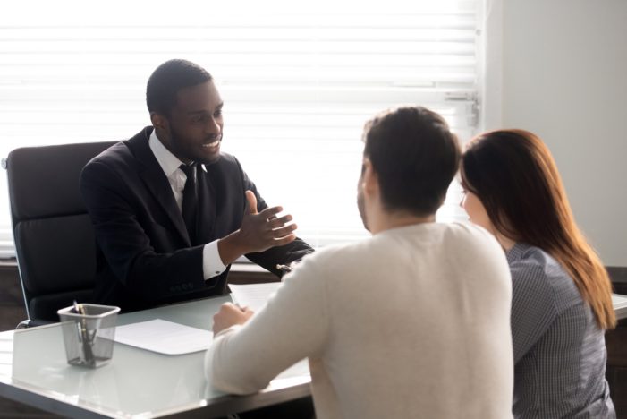 You are currently viewing When Should I Speak With a Bankruptcy Attorney? A Comprehensive Guide to Timing, Preparation, and Avoiding Debt Consolidation Traps